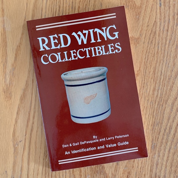 Red Wing Collectibles / Value Guide Paperback Book / DePasquale & Larry Peterson - Picture 1 of 9